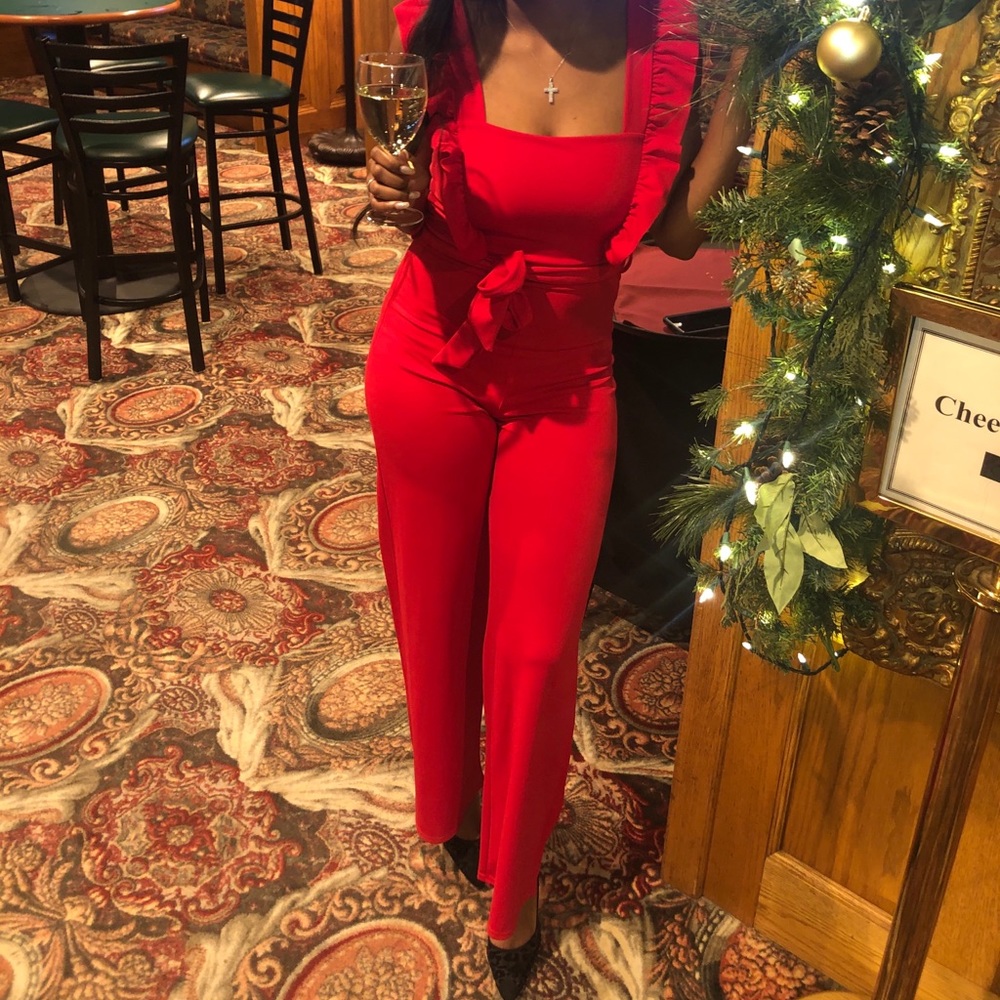 Lord and Taylor women’s jumpsuit. worn ONE time. Fits S/M